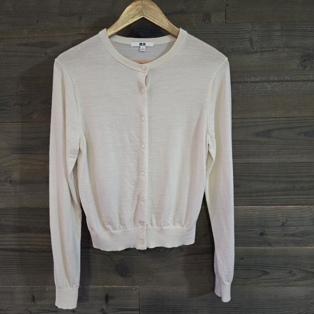 UNIQLO Womens Cream Button Front Cardigan Sweater Size S Lightweight Long Sleeve